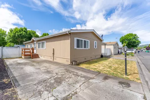 664 Brandi Way, Eagle Point, OR 97524 photo 3