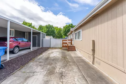 664 Brandi Way, Eagle Point, OR 97524 photo 4