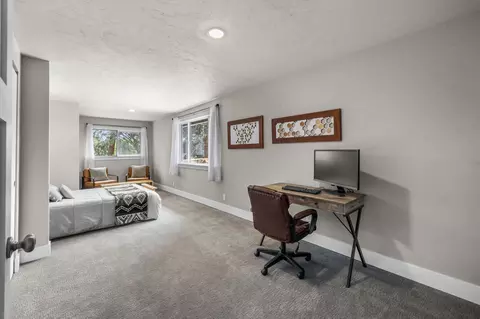 Bedroom - 20974 Westview Dr, Bend, OR 97702 photo 3 of 7