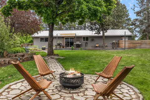 Exterior - 20974 Westview Dr, Bend, OR 97702 photo 4 of 11