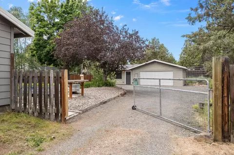 Exterior - 20974 Westview Dr, Bend, OR 97702 photo 10 of 11