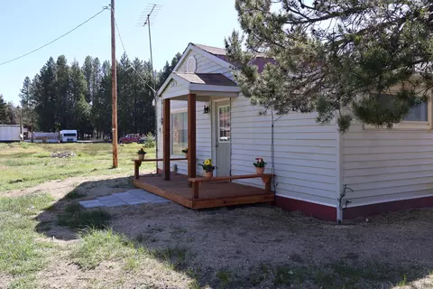 Exterior - 305 Bonner Ln, Crescent, OR 97733 photo 3 of 6