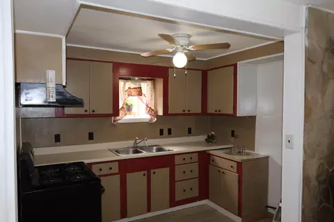Kitchen - 305 Bonner Ln, Crescent, OR 97733 photo 1 of 3
