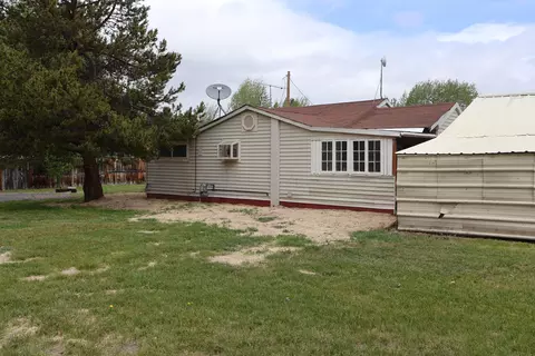 Exterior - 305 Bonner Ln, Crescent, OR 97733 photo 5 of 6