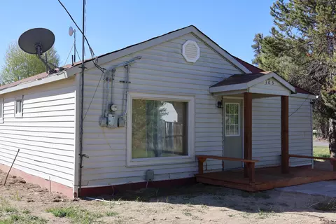 Exterior - 305 Bonner Ln, Crescent, OR 97733 photo 2 of 6