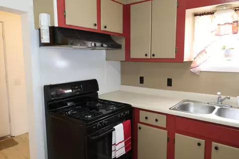 Kitchen - 305 Bonner Ln, Crescent, OR 97733 photo 3 of 3