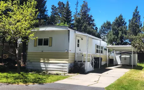 2200 NE Hwy 20 #8, Bend, OR 97701