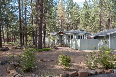 60055 Hopi Rd, Bend, OR 97702