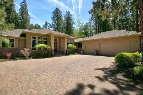 Exterior - 19292 Green Lakes Loop, Bend, OR 97702 photo 11 of 12