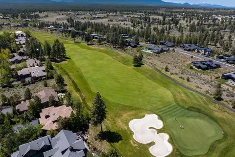 View/Area - 19292 Green Lakes Loop, Bend, OR 97702 photo 4 of 5