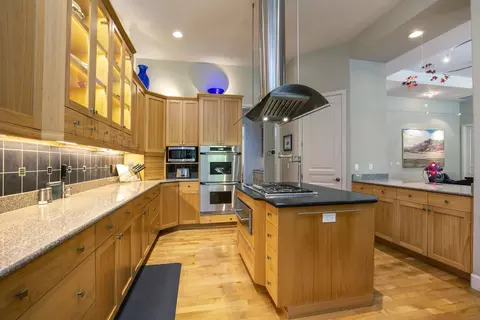 Kitchen - 19292 Green Lakes Loop, Bend, OR 97702 photo 2 of 5
