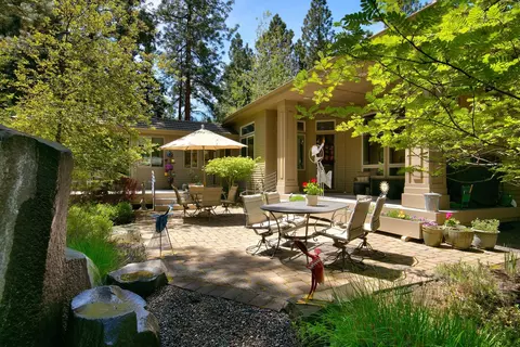 Exterior - 19292 Green Lakes Loop, Bend, OR 97702 photo 6 of 12