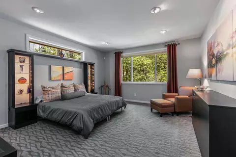 Bedroom - 19292 Green Lakes Loop, Bend, OR 97702 photo 1 of 2