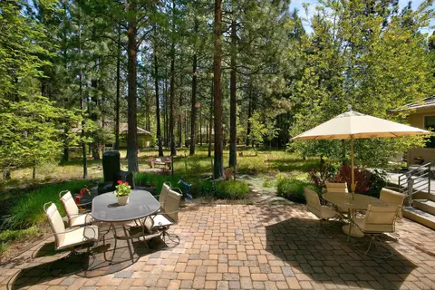 Exterior - 19292 Green Lakes Loop, Bend, OR 97702 photo 4 of 12