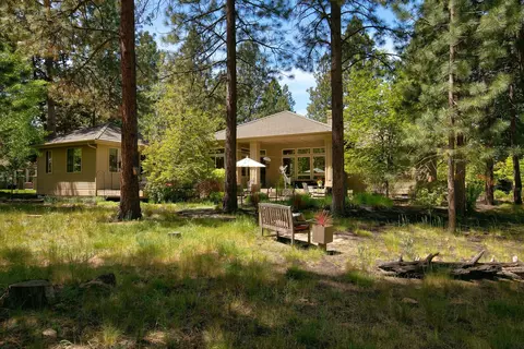 19292 Green Lakes Loop, Bend, OR 97702
