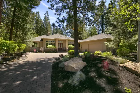 Exterior - 19292 Green Lakes Loop, Bend, OR 97702 photo 10 of 12
