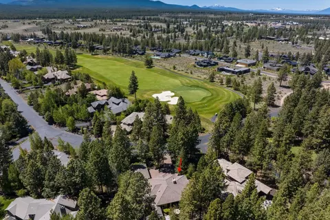 View/Area - 19292 Green Lakes Loop, Bend, OR 97702 photo 2 of 5