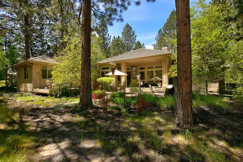 Exterior - 19292 Green Lakes Loop, Bend, OR 97702 photo 8 of 12
