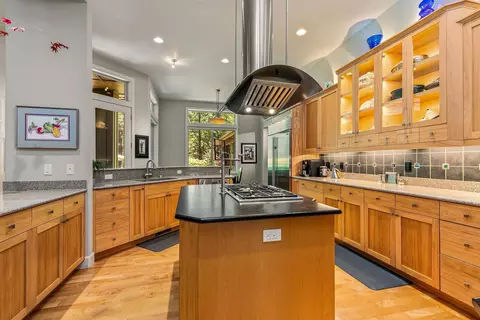 Kitchen - 19292 Green Lakes Loop, Bend, OR 97702 photo 1 of 5