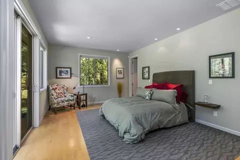 Bedroom - 19292 Green Lakes Loop, Bend, OR 97702 photo 2 of 2