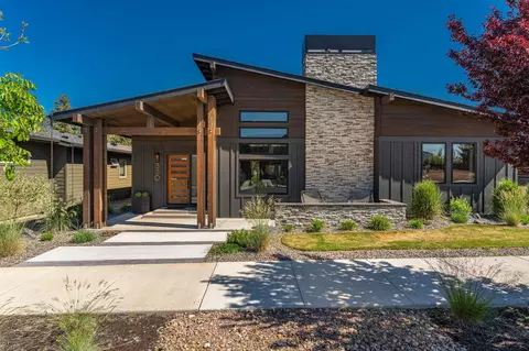 330 E Diamond Peak Ave, Sisters, OR 97759
