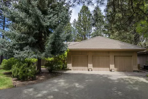 61476 Tam Mcarthur Loop, Bend, OR 97702 photo 2