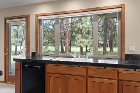 61476 Tam Mcarthur Loop, Bend, OR 97702 photo 11