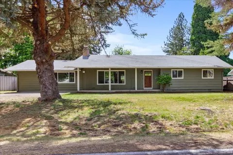 3395 Bursell Rd, Central Point, OR 97502
