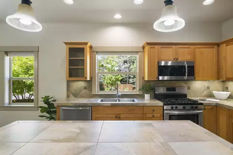 Kitchen - 2311 NW High Lakes Loop, Bend, OR 97703 photo 2 of 3