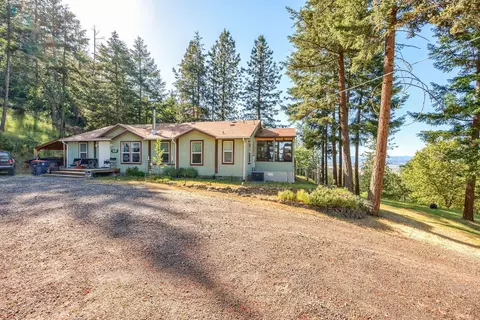 3157 Rainbow Ln, Eagle Point, OR 97524 photo 1