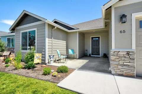 65 Hidden Valley Dr, Eagle Point, OR 97524