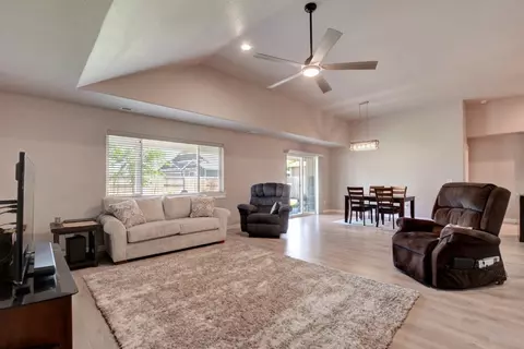 65 Hidden Valley Dr, Eagle Point, OR 97524 photo 5