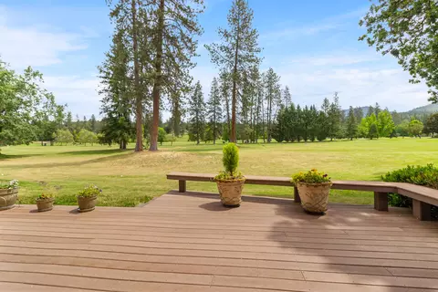 127 Black Oak St, Grants Pass, OR 97527
