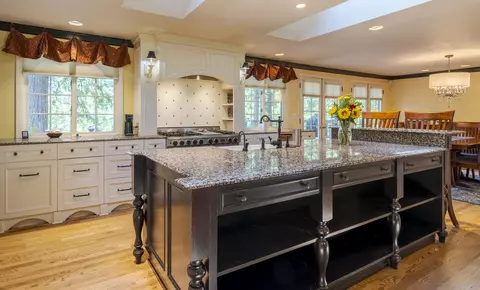 1024 Pinecrest Ter, Ashland, OR 97520