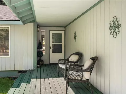 15853 Green Forest Rd, La Pine, OR 97739 photo 2