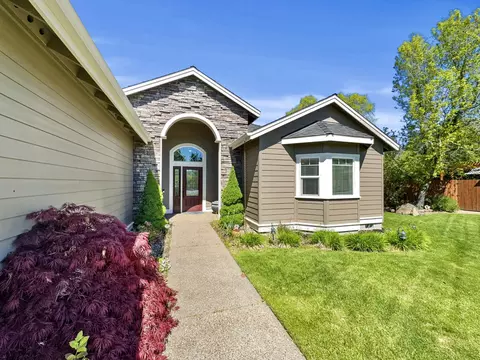 63221 Bedrock Ct, Bend, OR 97701 photo 2