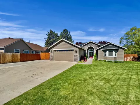 63221 Bedrock Ct, Bend, OR 97701 photo 6