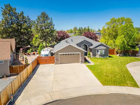 63221 Bedrock Ct, Bend, OR 97701 photo 4
