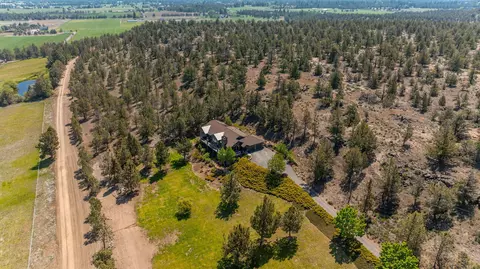 View/Area - 65922 And 65926 Waldron Trl, Bend, OR 97703 photo 3 of 9