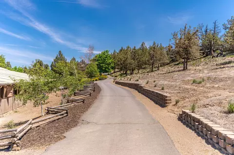 Exterior - 65922 And 65926 Waldron Trl, Bend, OR 97703 photo 17 of 26