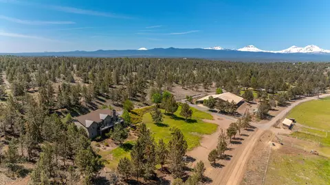 View/Area - 65922 And 65926 Waldron Trl, Bend, OR 97703 photo 6 of 9