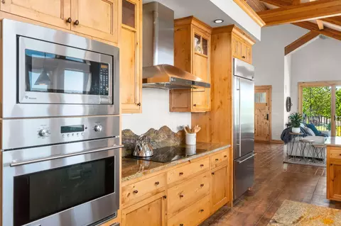 Kitchen - 65922 And 65926 Waldron Trl, Bend, OR 97703 photo 8 of 11