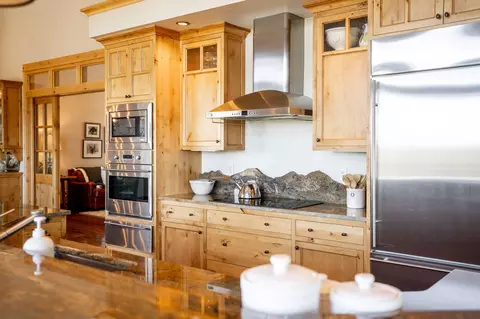 Kitchen - 65922 And 65926 Waldron Trl, Bend, OR 97703 photo 5 of 11
