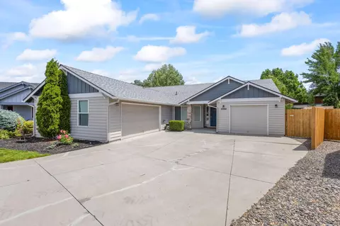2044 NW 20th Ct, Redmond, OR 97756