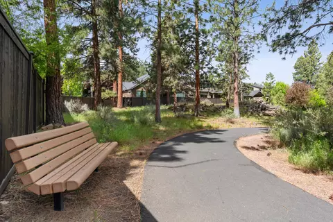 View/Area - 60362 Hedgewood Ln, Bend, OR 97702 photo 2 of 5