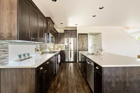 Kitchen - 60362 Hedgewood Ln, Bend, OR 97702 photo 7 of 8
