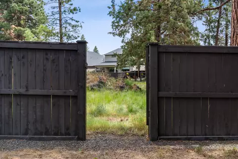 Exterior - 60362 Hedgewood Ln, Bend, OR 97702 photo 7 of 15