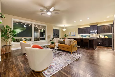 Living - 60362 Hedgewood Ln, Bend, OR 97702 photo 5 of 7