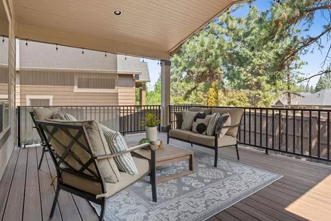 Exterior - 60362 Hedgewood Ln, Bend, OR 97702 photo 2 of 15