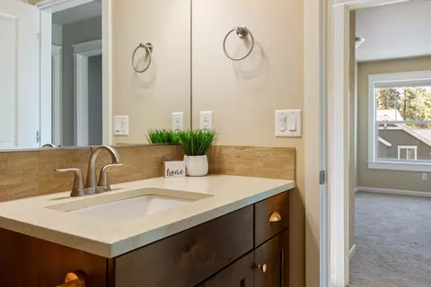 Bath - 60362 Hedgewood Ln, Bend, OR 97702 photo 5 of 5